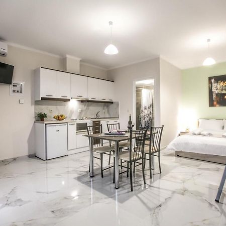 Del Sol #2 Meteora Luxurious Family Suites กาลัมปากา ภายนอก รูปภาพ