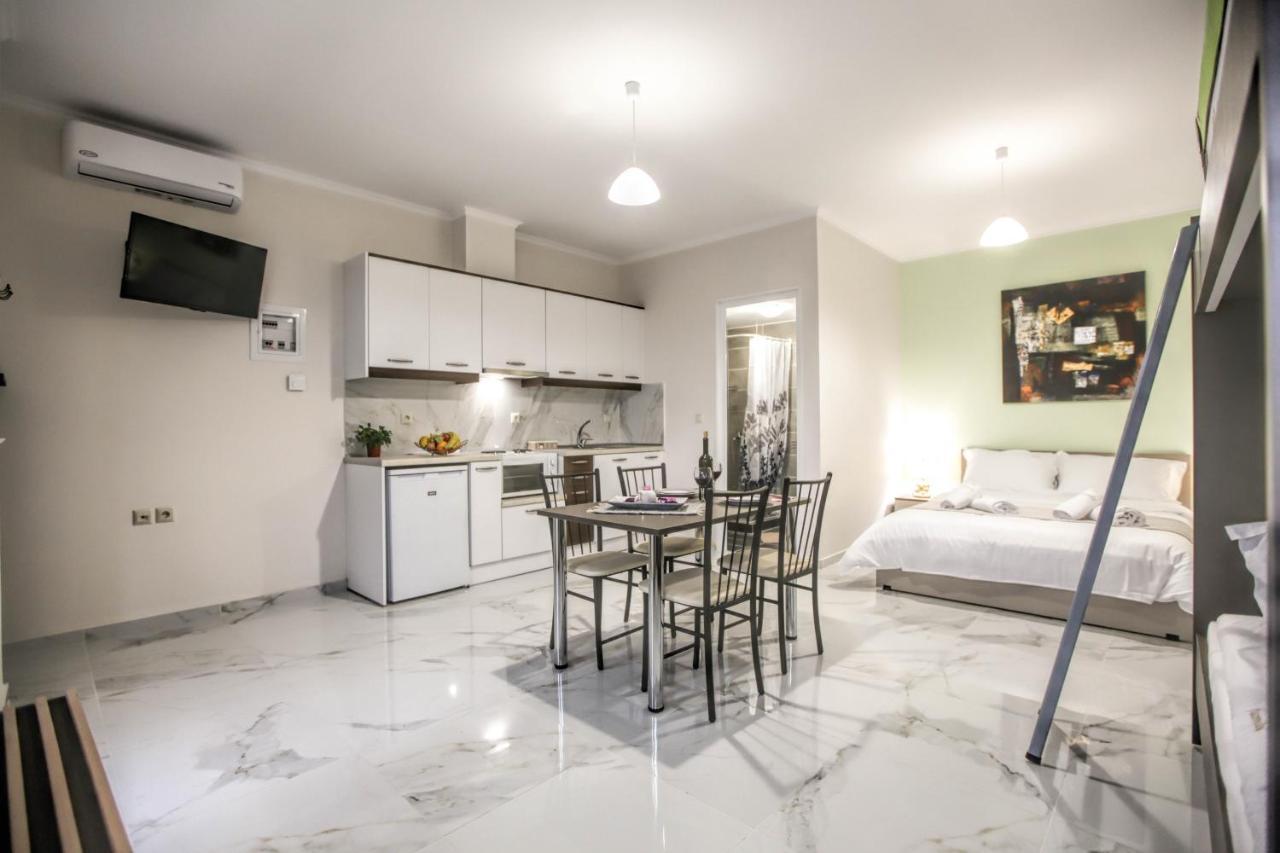 Del Sol #2 Meteora Luxurious Family Suites กาลัมปากา ภายนอก รูปภาพ