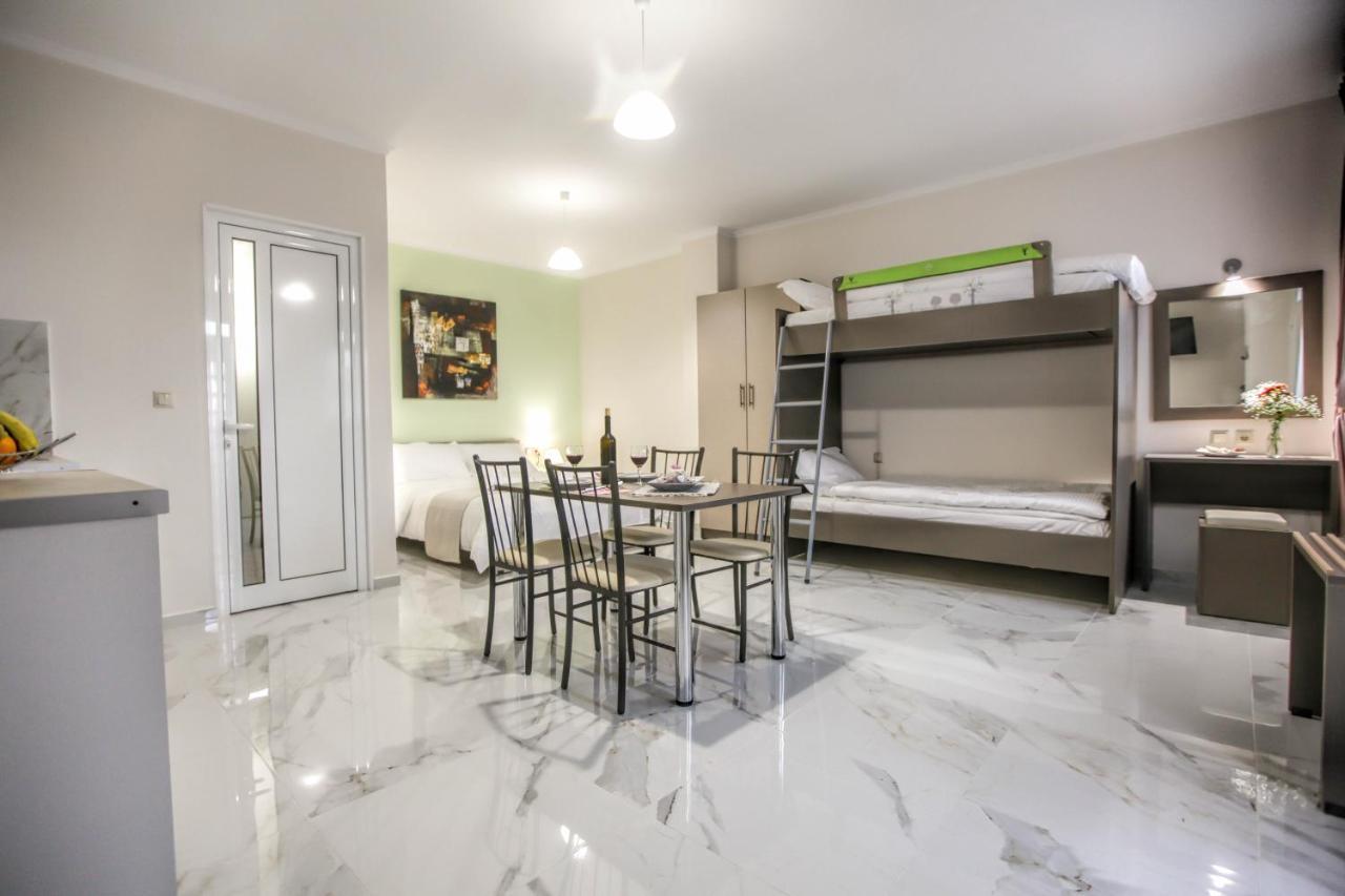 Del Sol #2 Meteora Luxurious Family Suites กาลัมปากา ภายนอก รูปภาพ