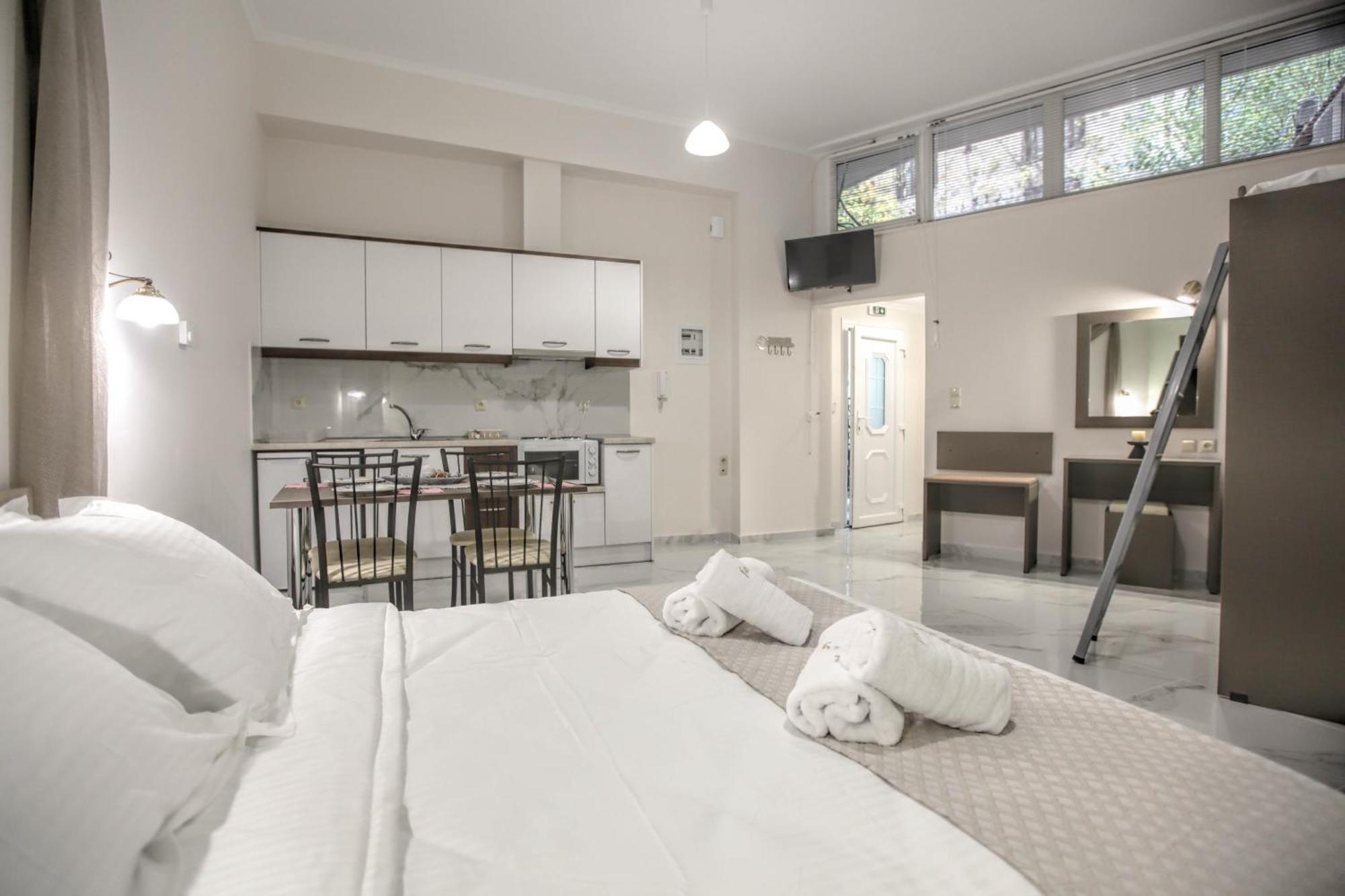 Del Sol #2 Meteora Luxurious Family Suites กาลัมปากา ภายนอก รูปภาพ
